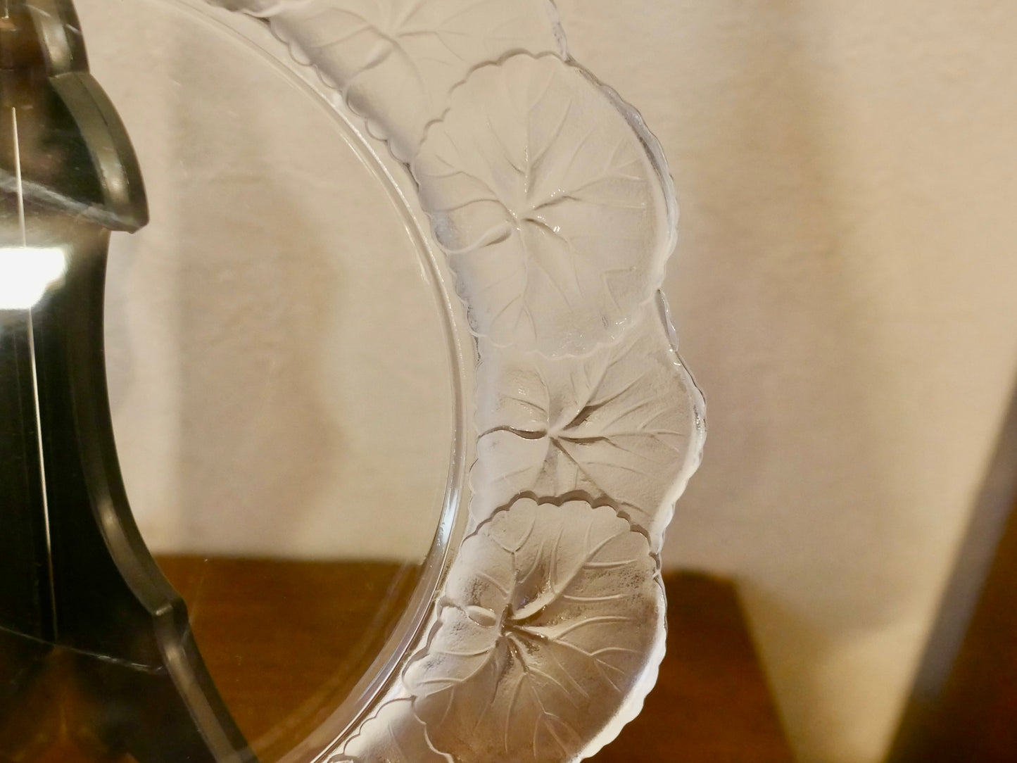 LALIQUE クリスタルプレート オンフルール フロスト加工