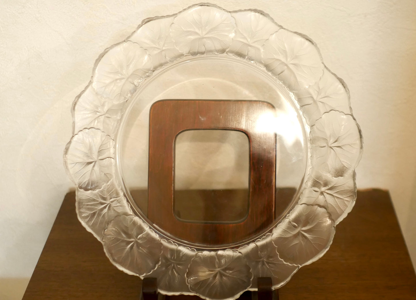 LALIQUE クリスタルプレート オンフルール フロスト加工