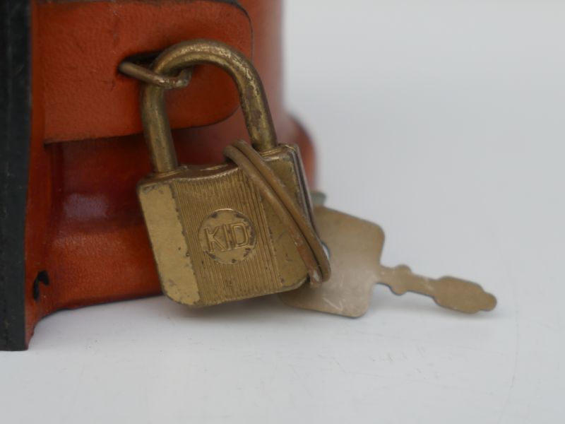 鴻池製作所 馬 貯金箱 本革 鍵付き レザー KONOIKE